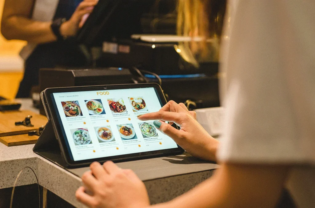 Restaurant managing online orders