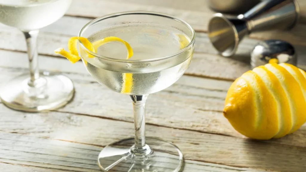 Cocktail garnishes with twist